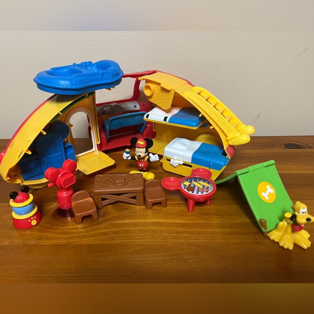 Mickey Mouse Clubhouse Camper Play-set Excellent Used Condition-10 pcs $35